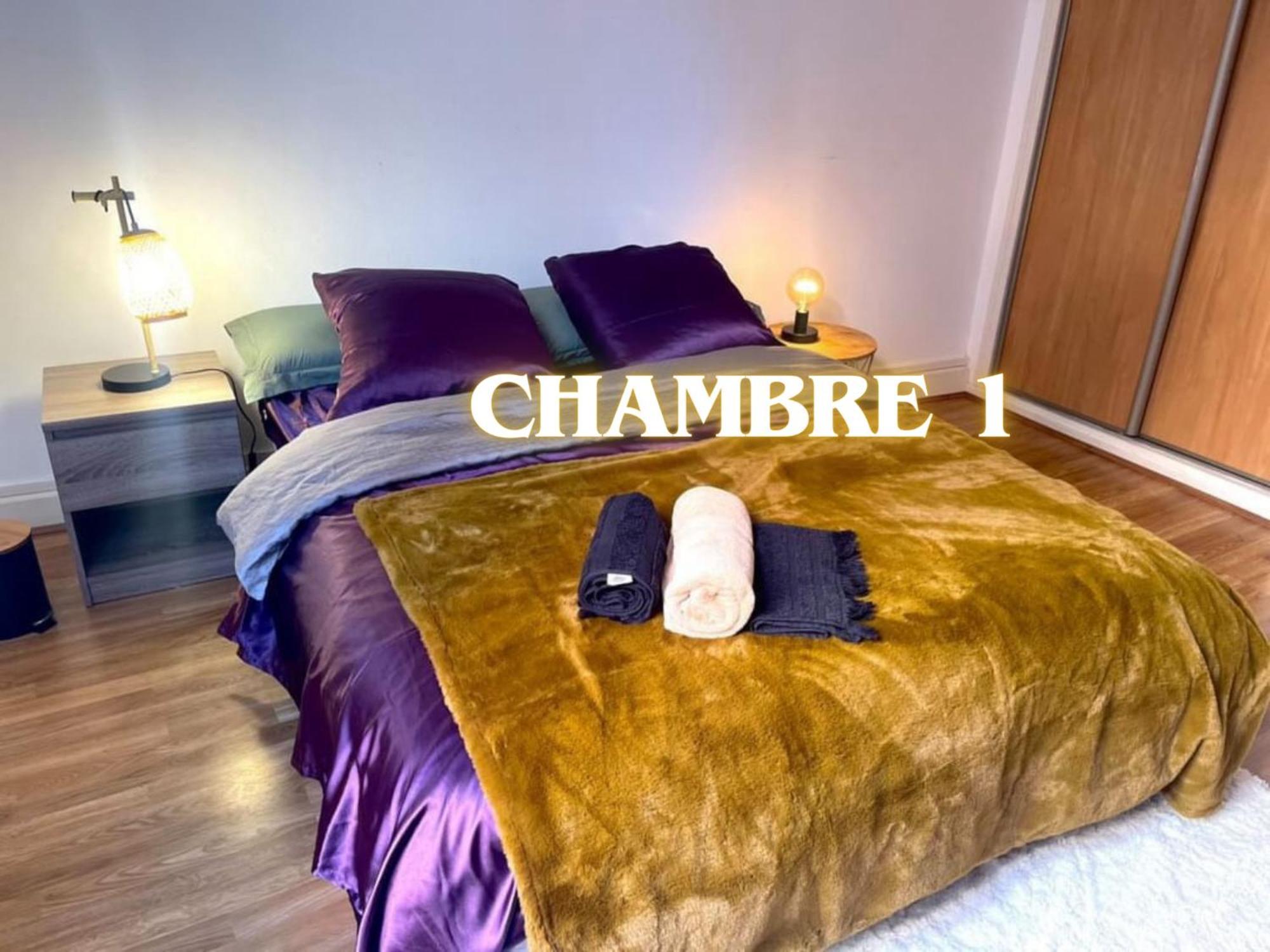 Appartement Etage Prive Autonome - Centre Historique à Bourges Extérieur photo